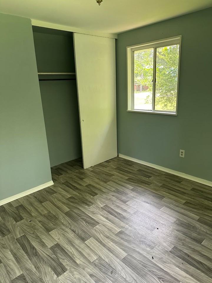 755 Forest Ave - Photo 4 of 6