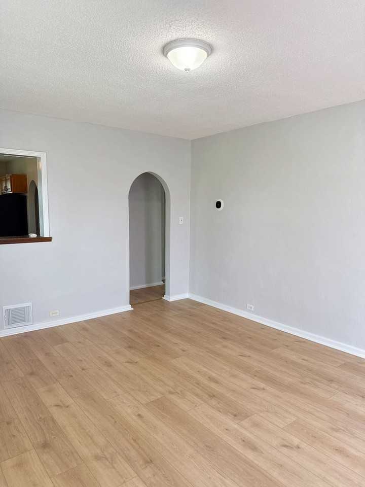 917 Grand Ave - Photo 3 of 18