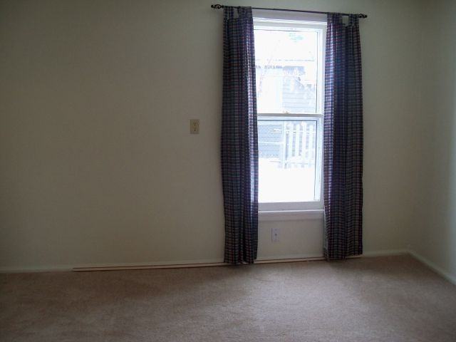 208 N 19th St - Photo 4 of 7