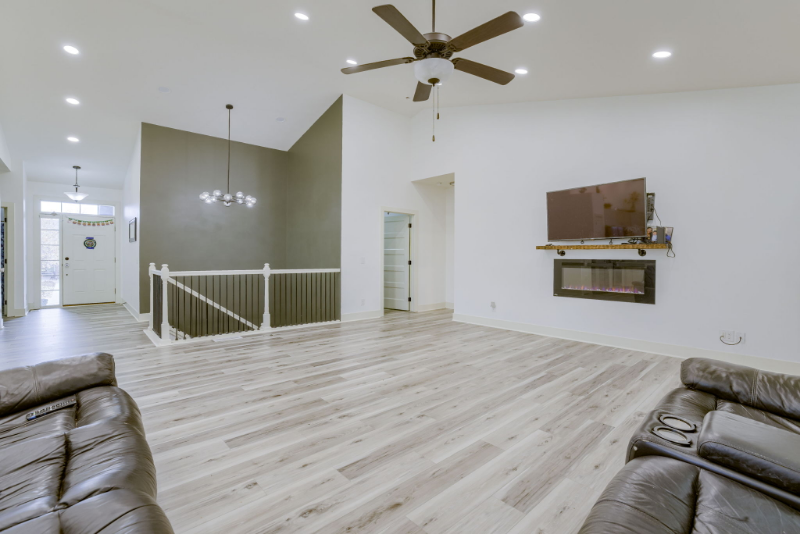 10914 S 172nd St - Photo 3 of 20