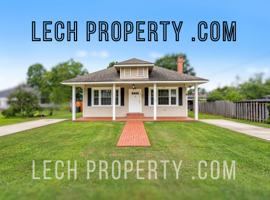 featured image of 302 N 10th St