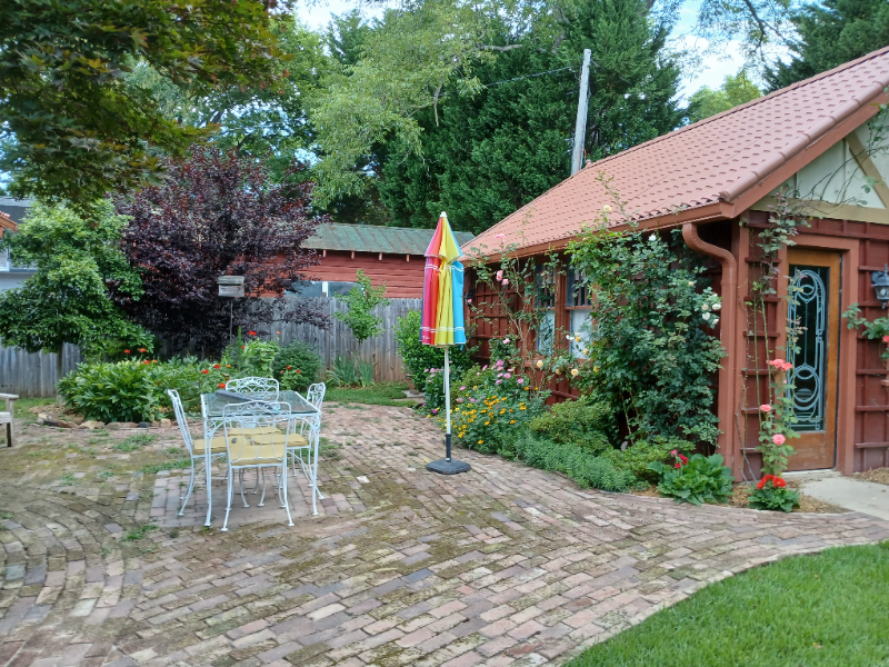 205 S Lyles Ave - Photo 2 of 9