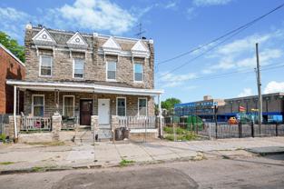 931 E Woodlawn Ave #A11 - Photo 1 of 1
