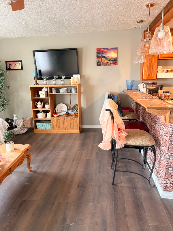 265 N Day St - Photo 2 of 14