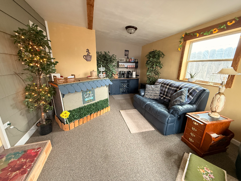 265 N Day St - Photo 3 of 14