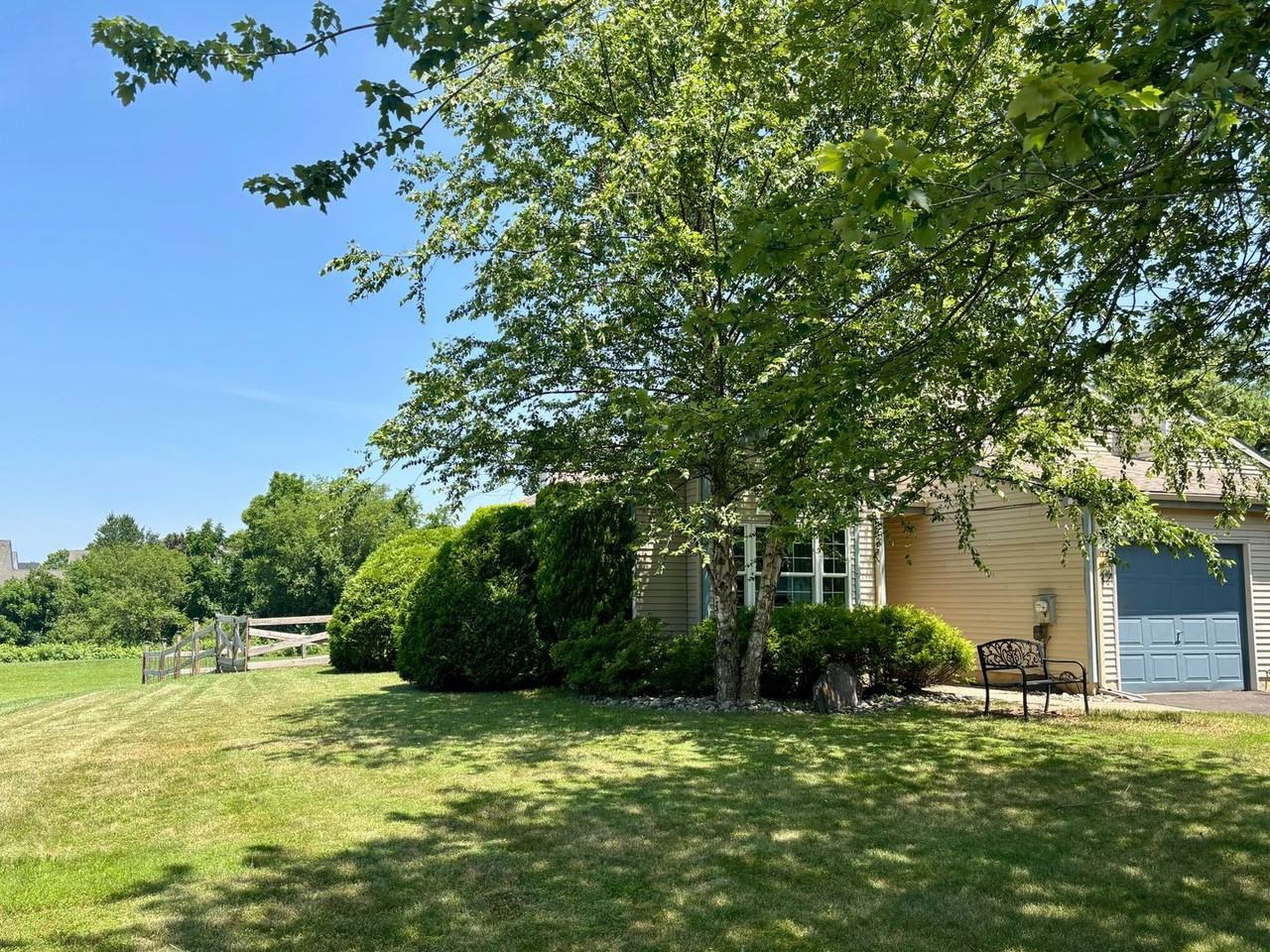 37 Kern Dr - Photo 3 of 42