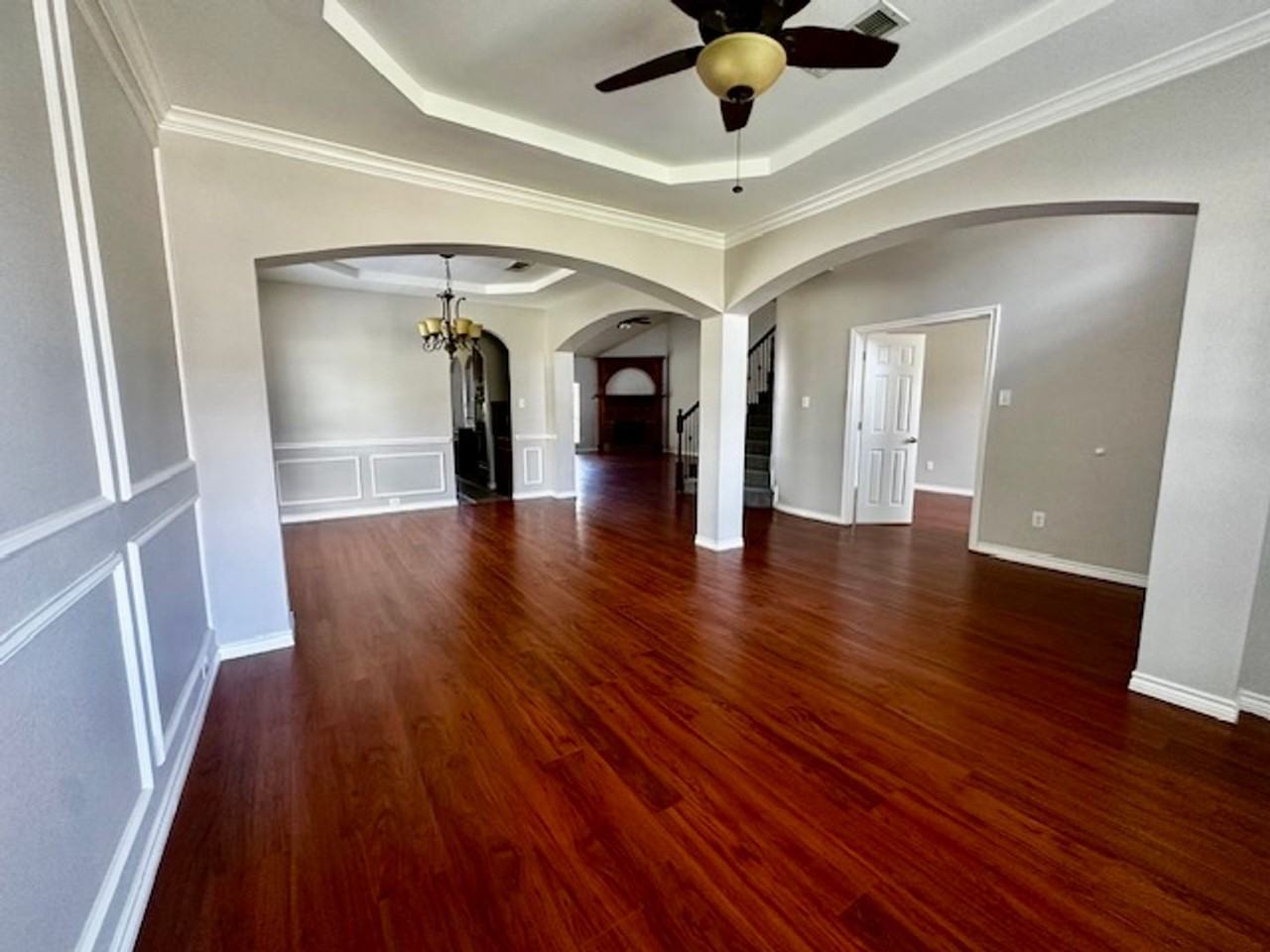 7005 Crenshaw Ln - Photo 2 of 36