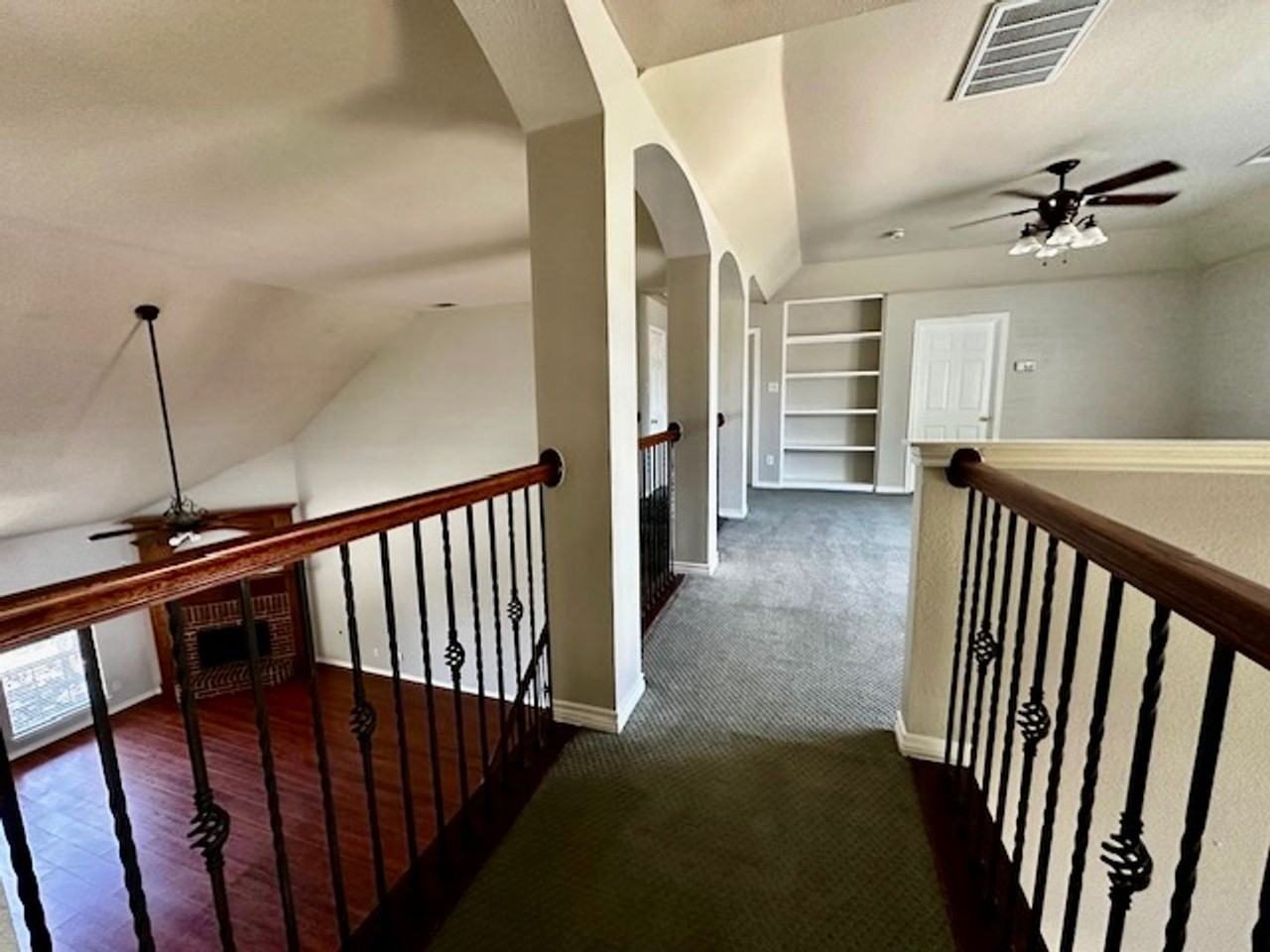 7005 Crenshaw Ln - Photo 5 of 36