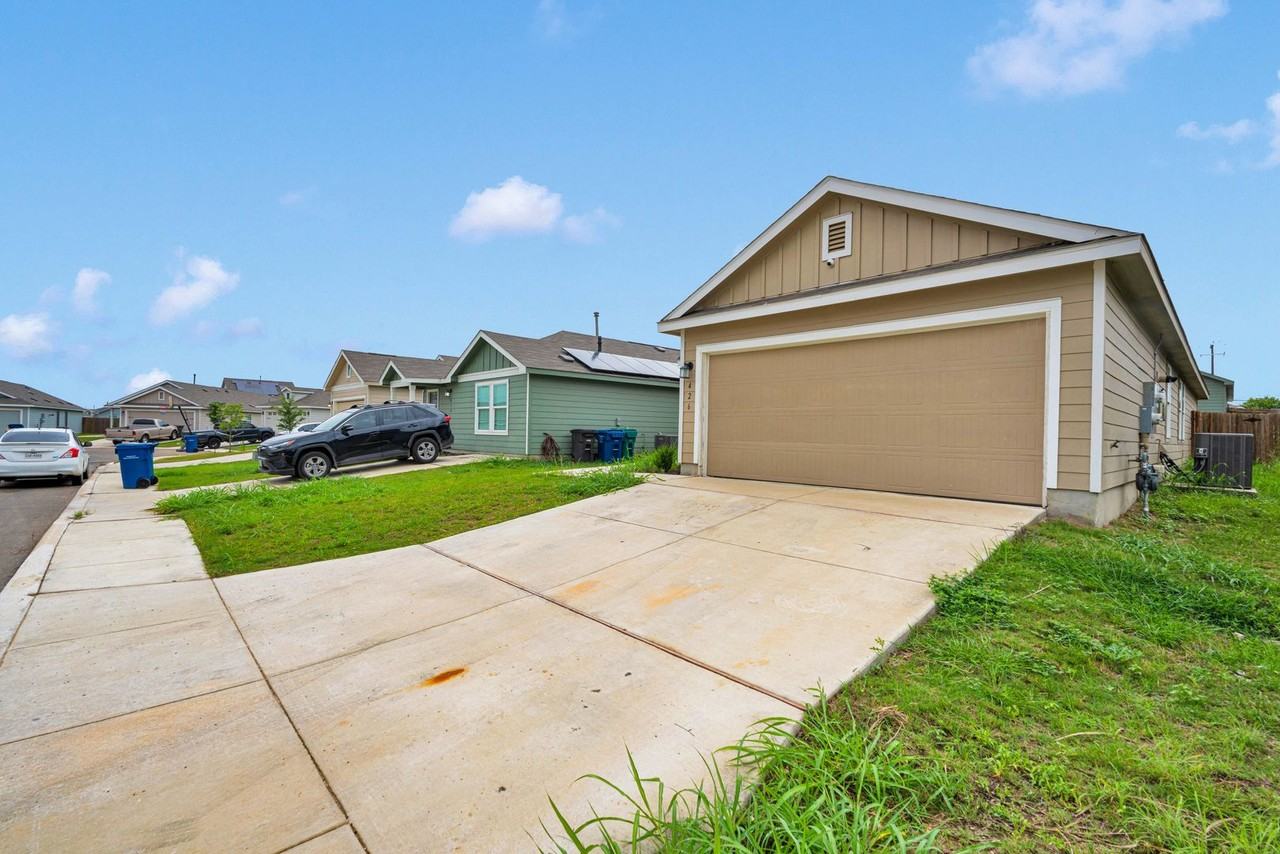 426 De Herrera - Photo 3 of 19