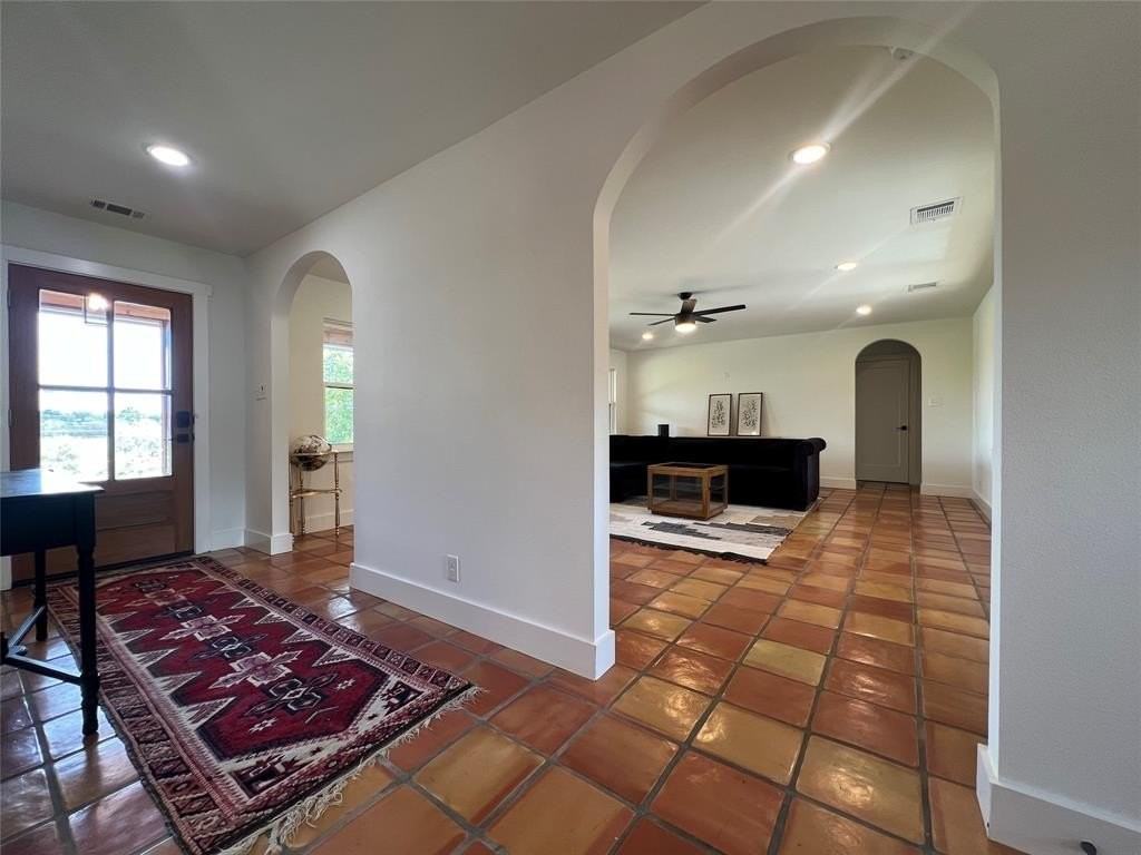 5105 Circle Ridge Dr W - Photo 2 of 32