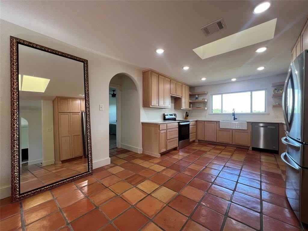 5105 Circle Ridge Dr W - Photo 3 of 32