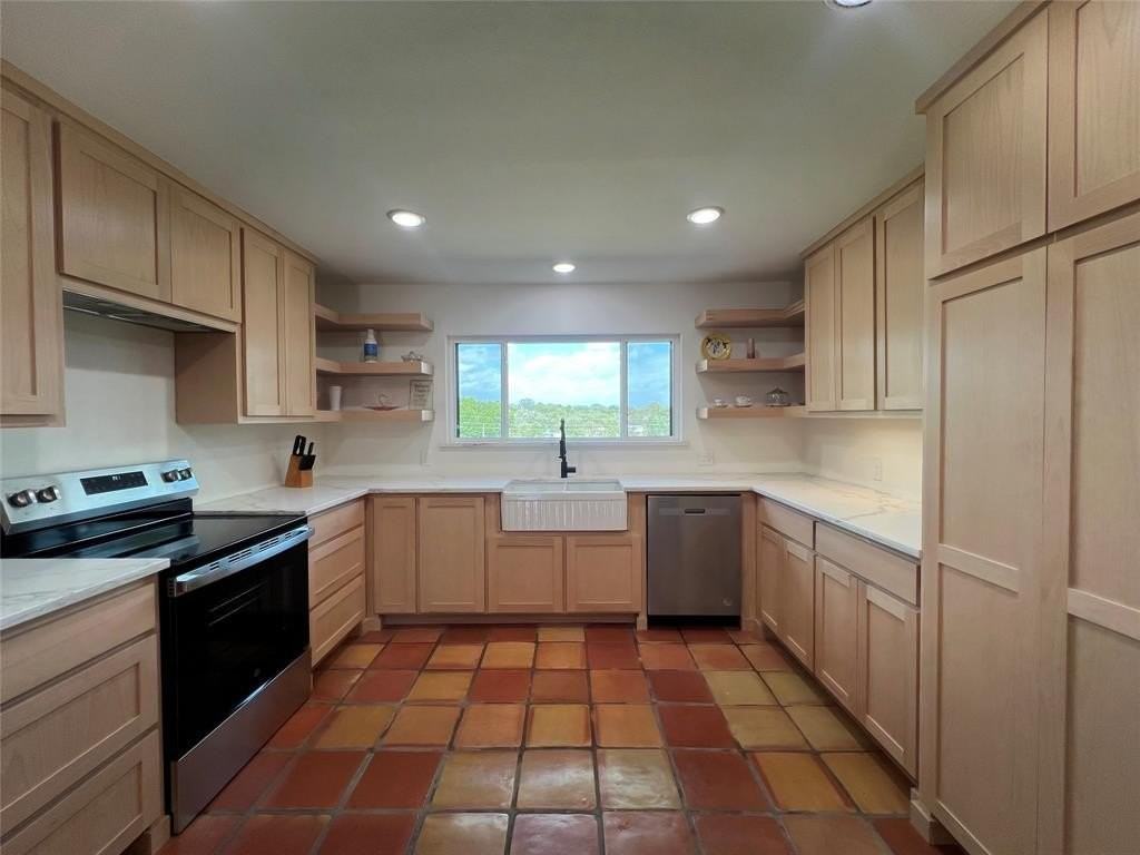 5105 Circle Ridge Dr W - Photo 6 of 32