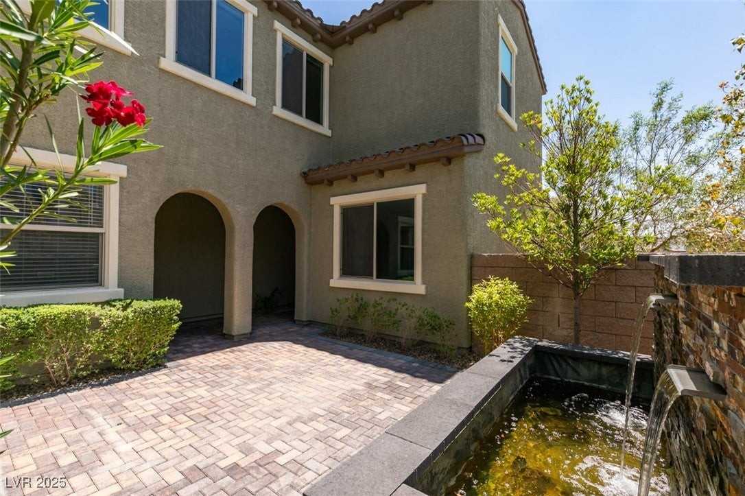 1027 Whitworth Ave - Photo 5 of 50