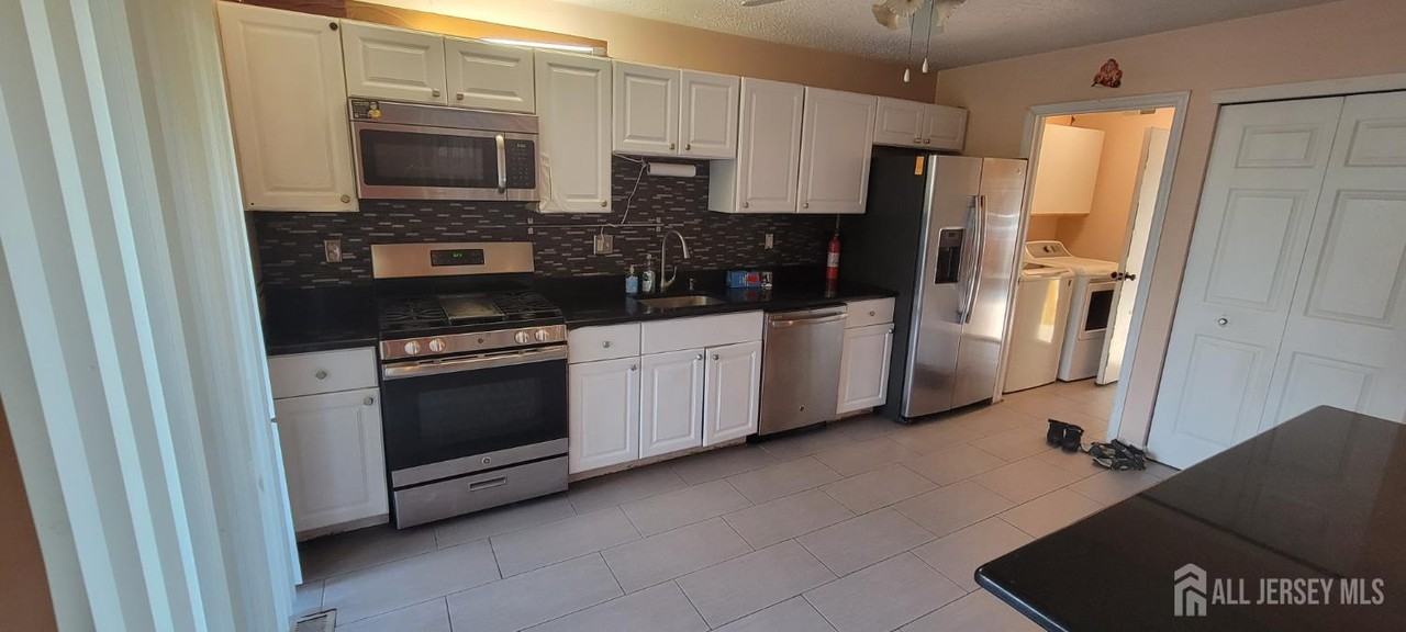 24 Cotoneaster Ct - Photo 3 of 19