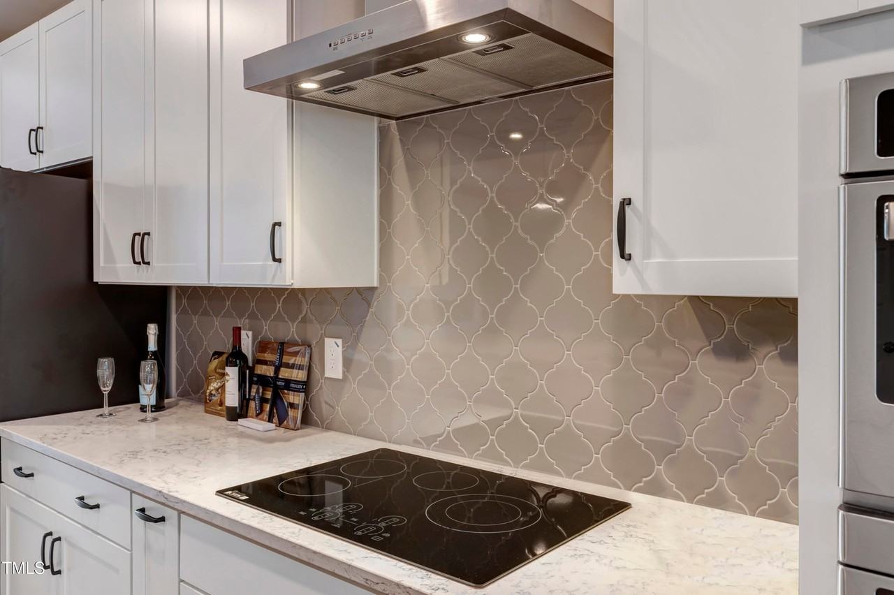 600 Market Grove Dr - Photo 3 of 33