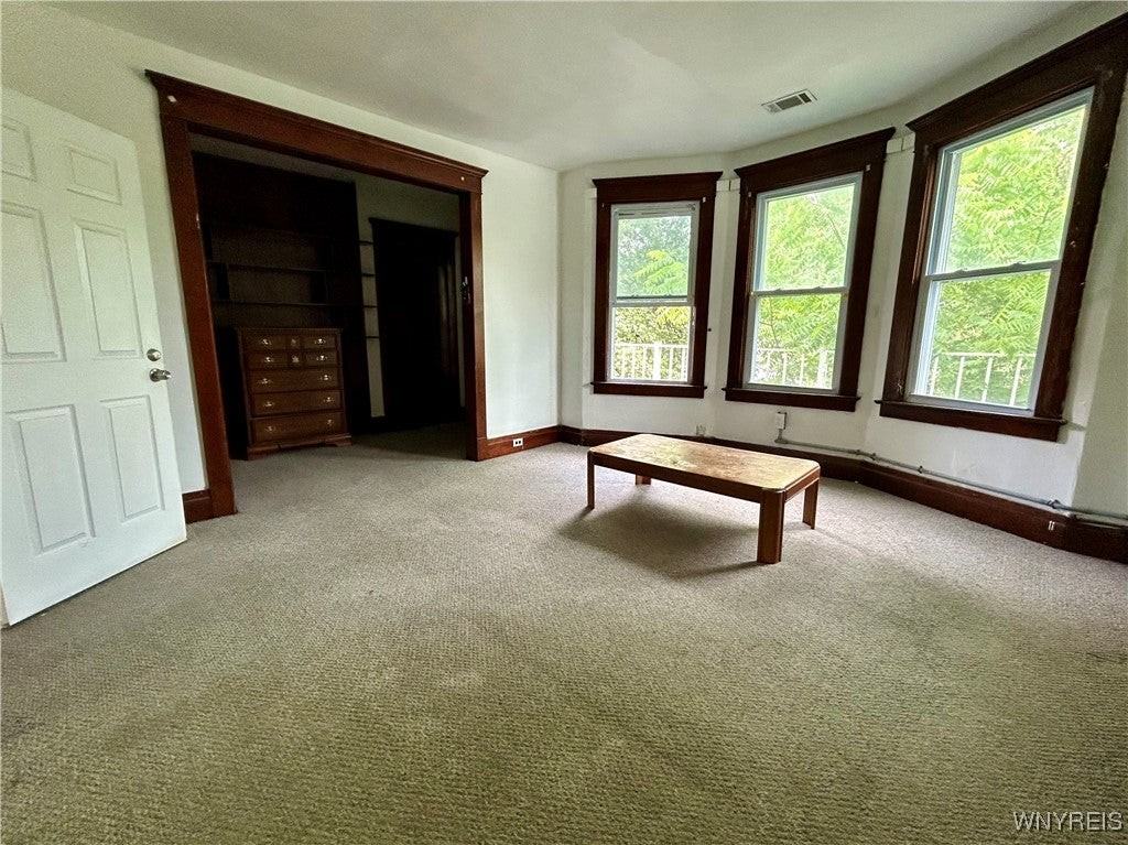 59 Lisbon Ave - Photo 3 of 16