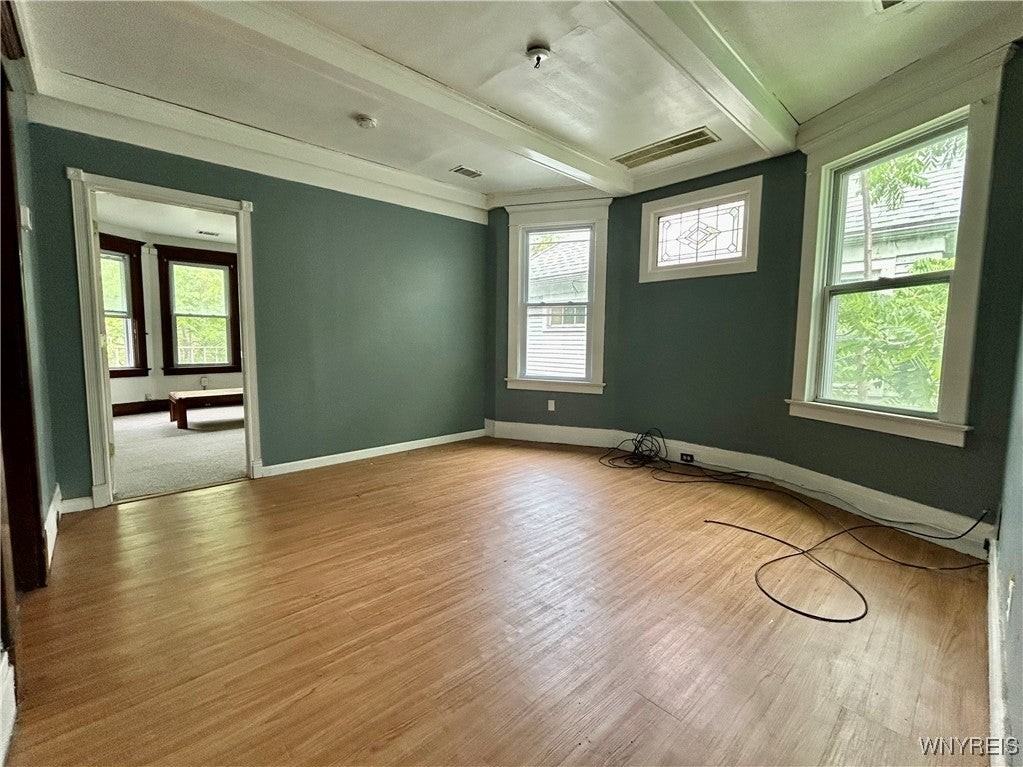 59 Lisbon Ave - Photo 4 of 16