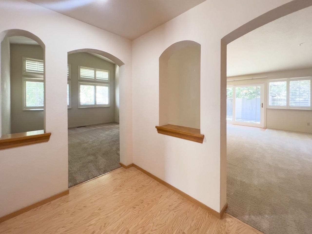 2467 Wine Country Ave - Photo 3 of 24