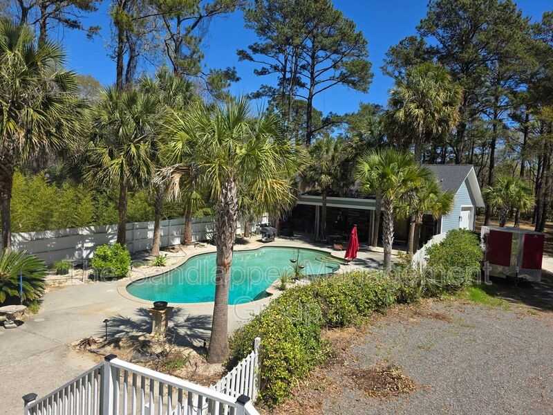 588 Main Rd - Photo 3 of 50