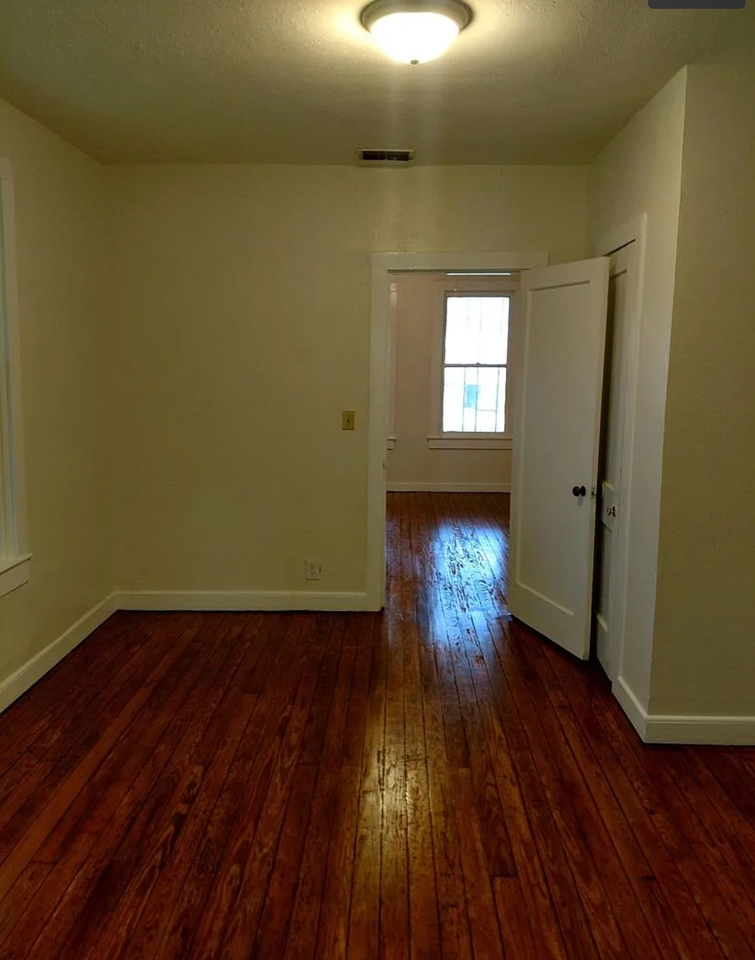 243 E Fairview St - Photo 5 of 11