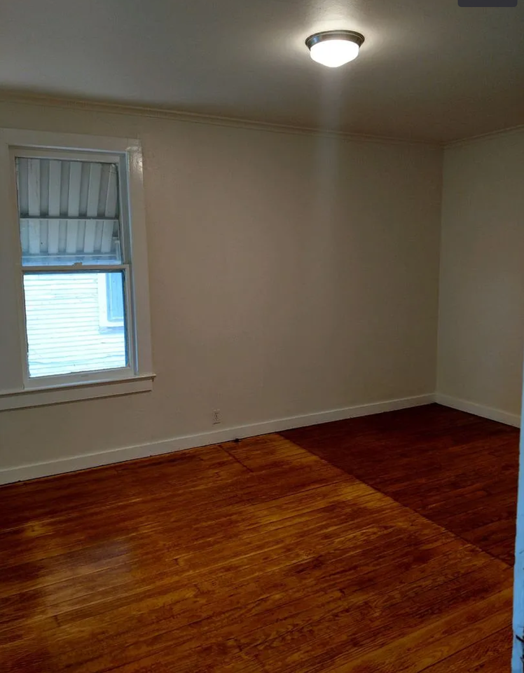 243 E Fairview St - Photo 6 of 11