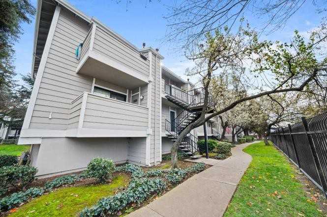 302 Stonegate Cir - Photo 2 of 16