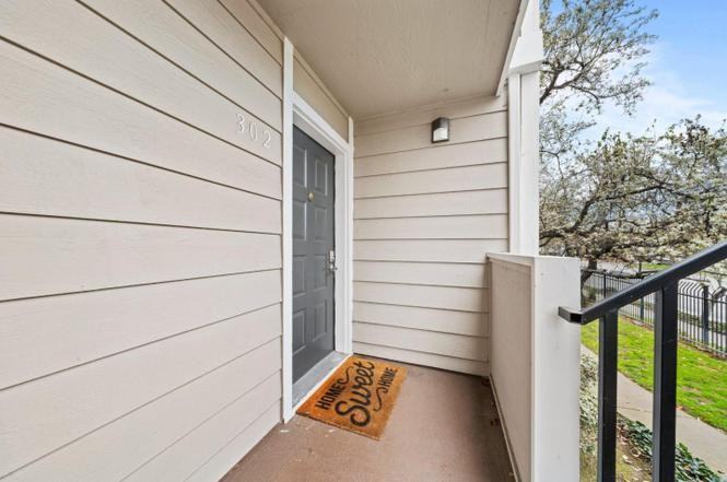 302 Stonegate Cir - Photo 3 of 16