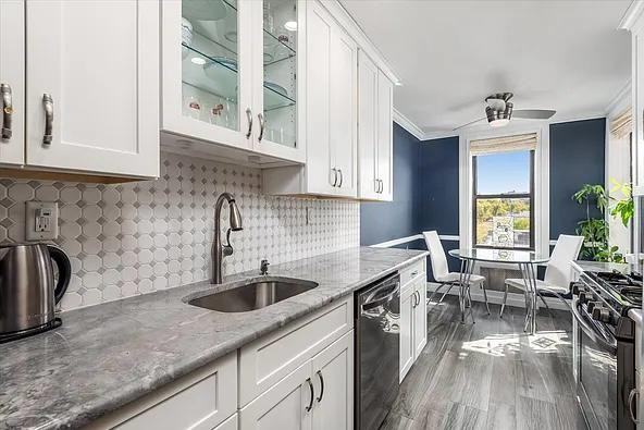 7401 Shore Rd - Photo 3 of 14