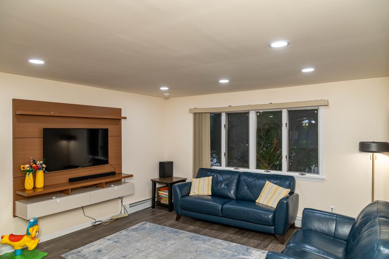 543 Bayview Ave #1 - Photo 2 of 17