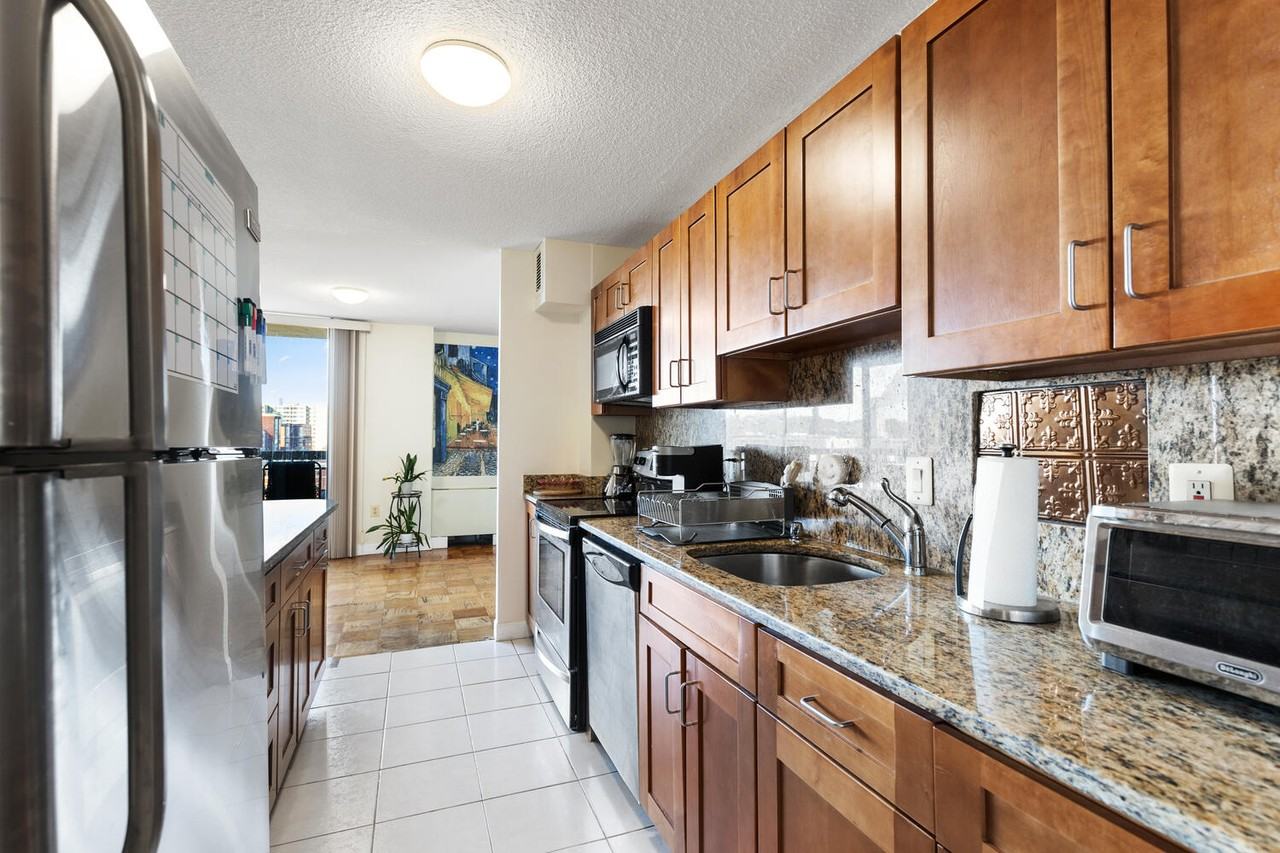 Longwood Ave #902 - Photo 3 of 16