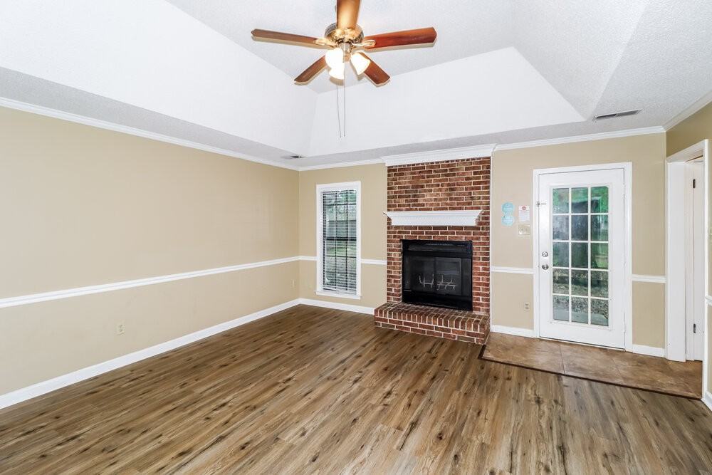 5711 Redford Ave - Photo 4 of 16