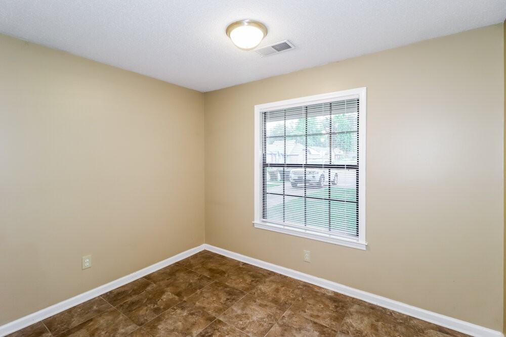 5711 Redford Ave - Photo 6 of 16