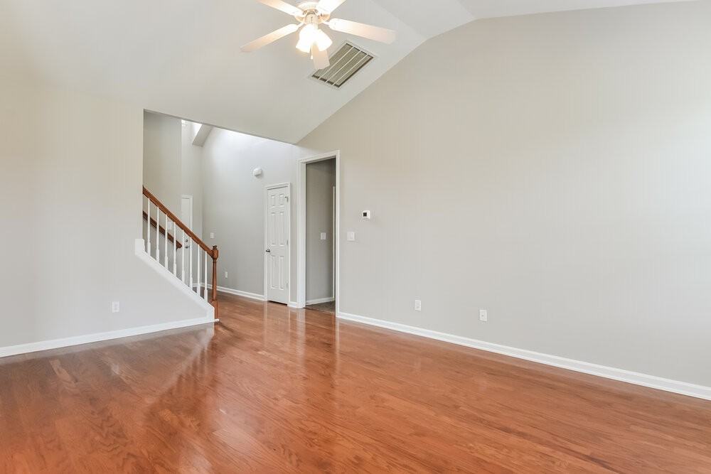607 Bellefont Ct - Photo 3 of 15