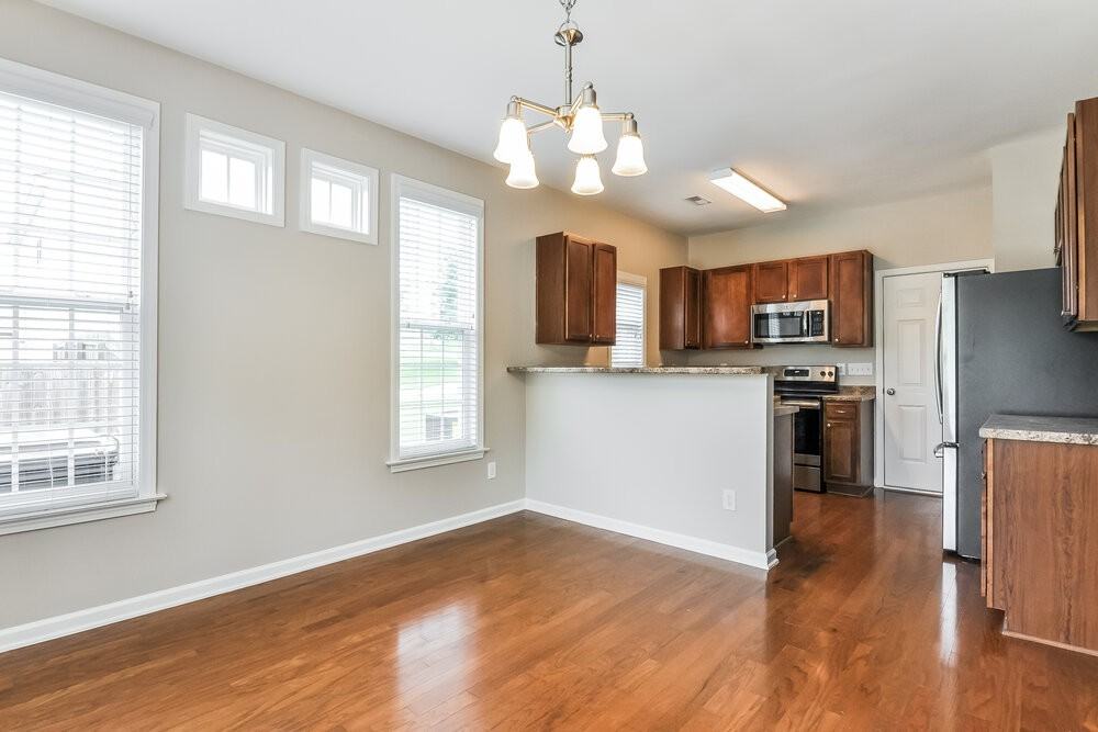 607 Bellefont Ct - Photo 5 of 15