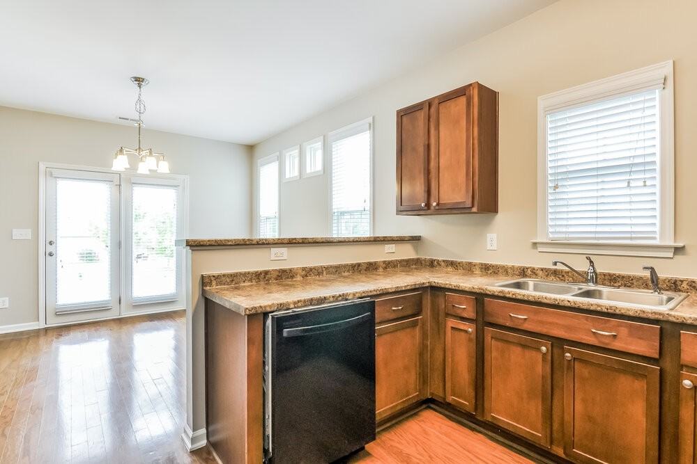 607 Bellefont Ct - Photo 6 of 15