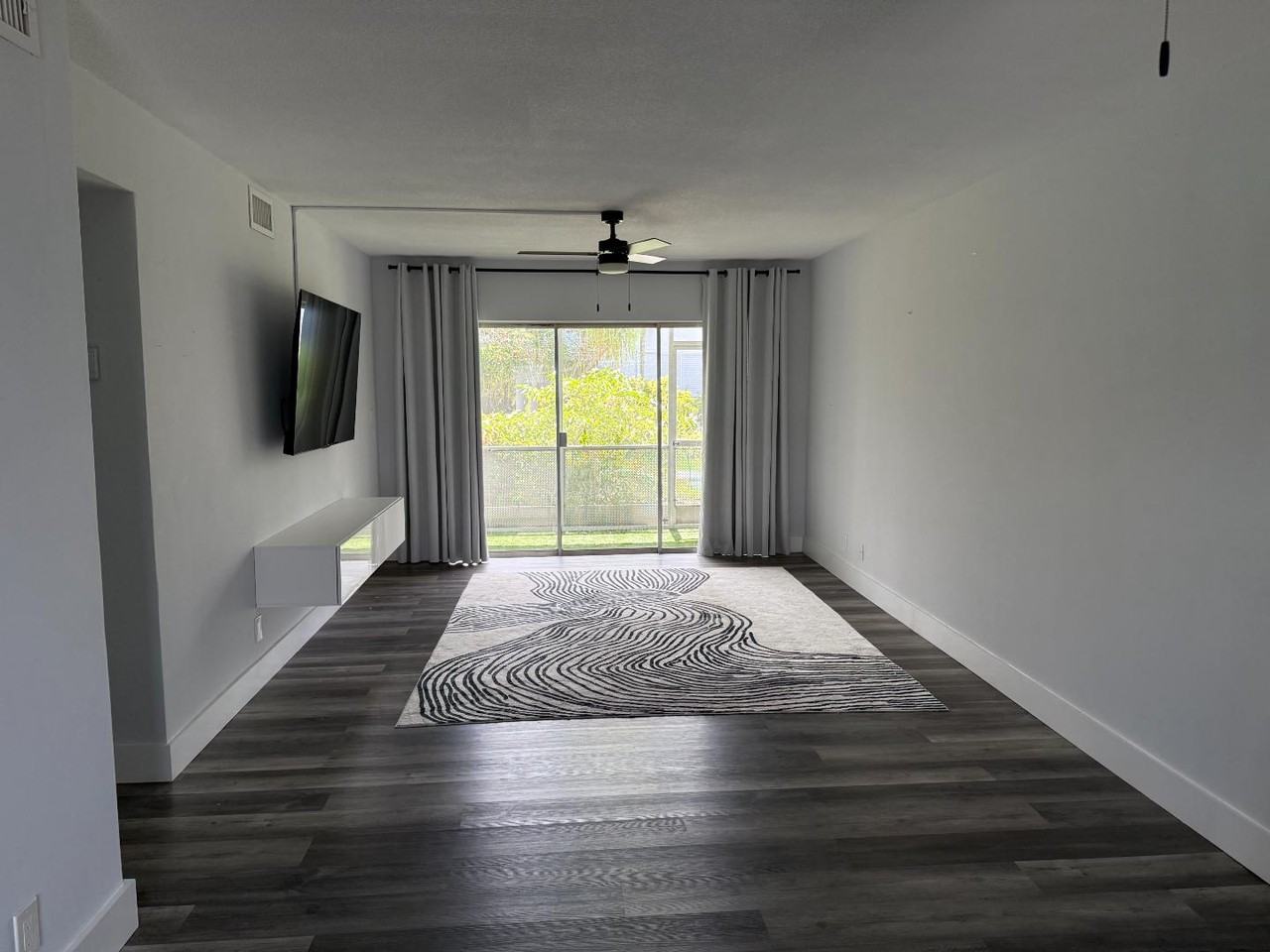 2151 Ne 42nd Ct - Photo 2 of 14