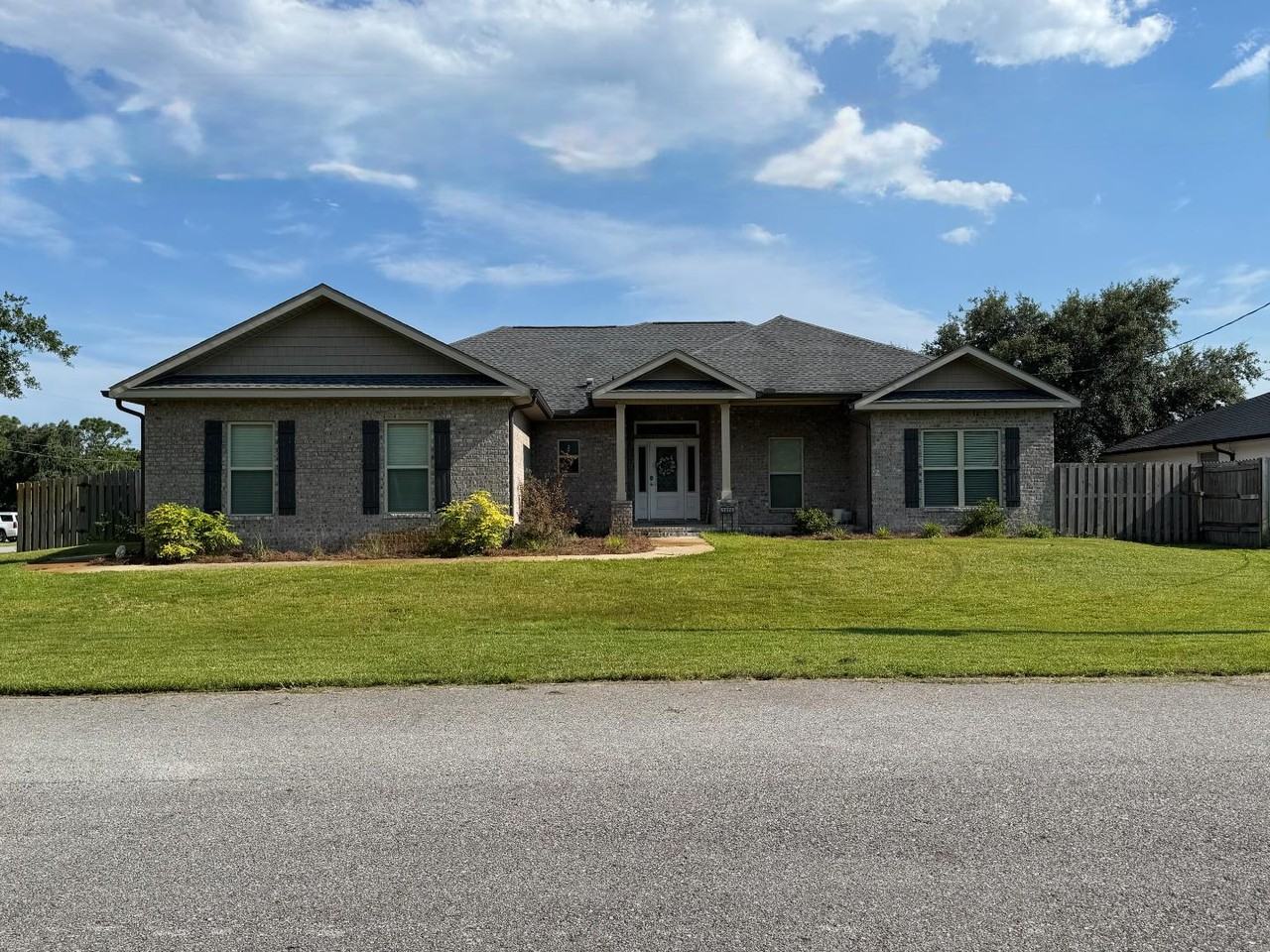 1373 Central Pkwy - Photo 2 of 20