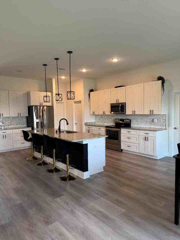 1373 Central Pkwy - Photo 3 of 20