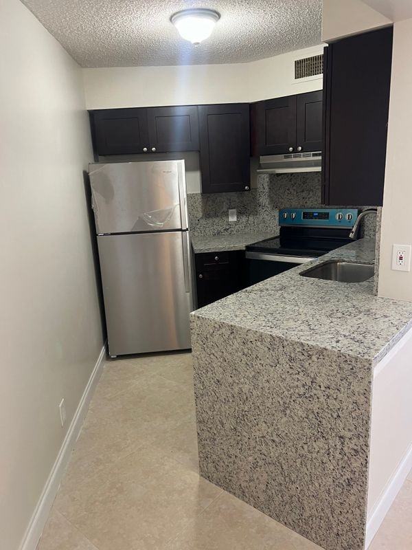 212 Lake Pointe Dr ##301 - Photo 2 of 39