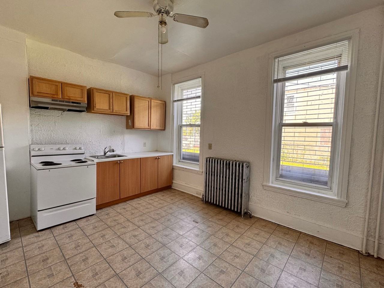 4924-26 Parrish St - Photo 4 of 12