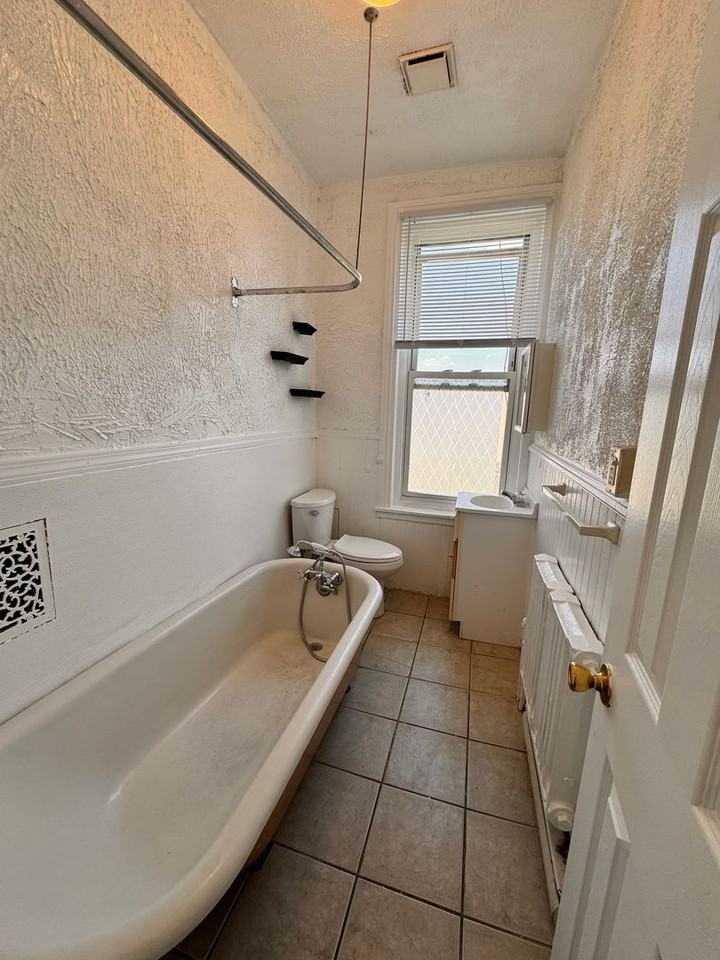 4924-26 Parrish St - Photo 6 of 12