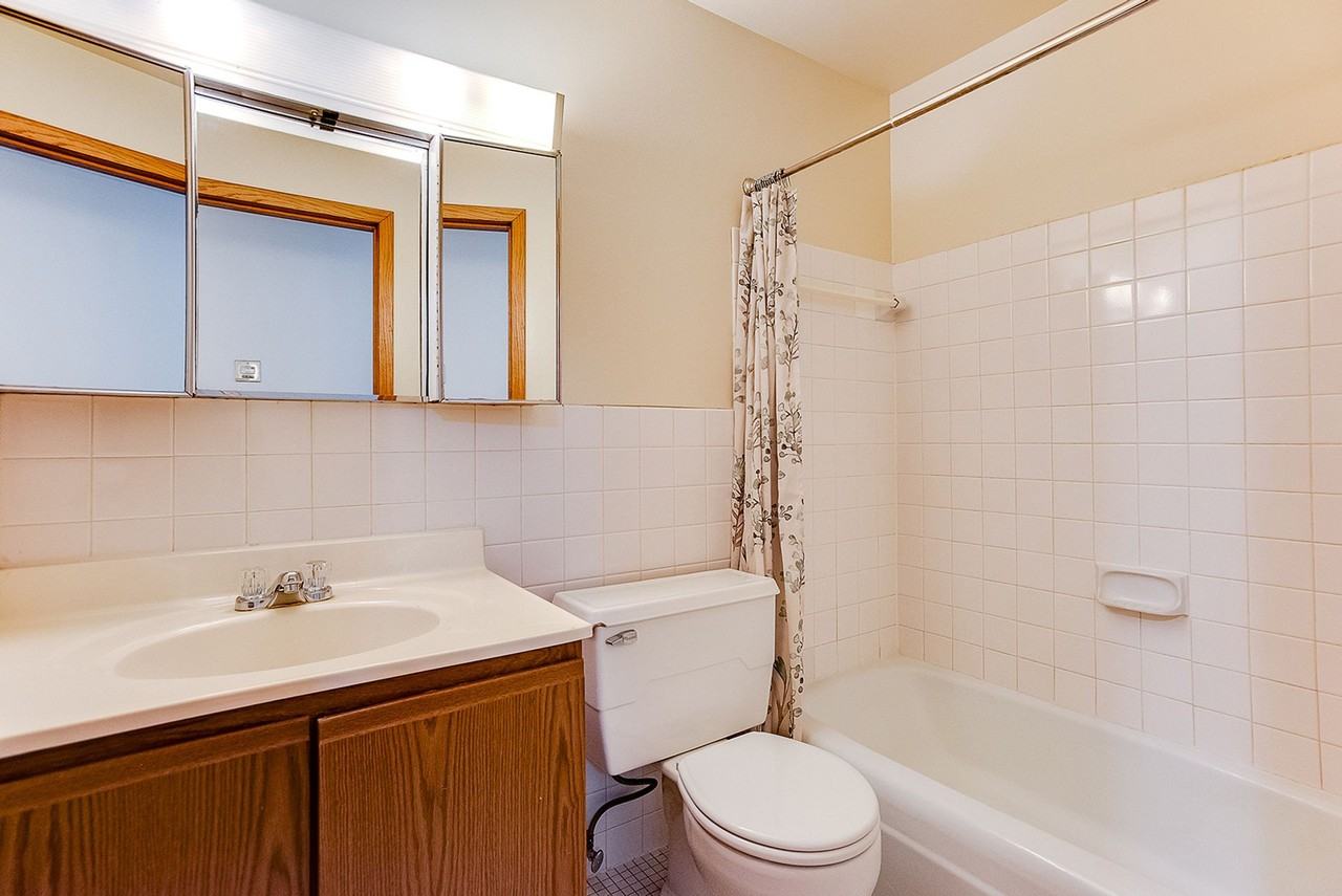 2435 Pillsbury Apartments - Photo 6 of 26