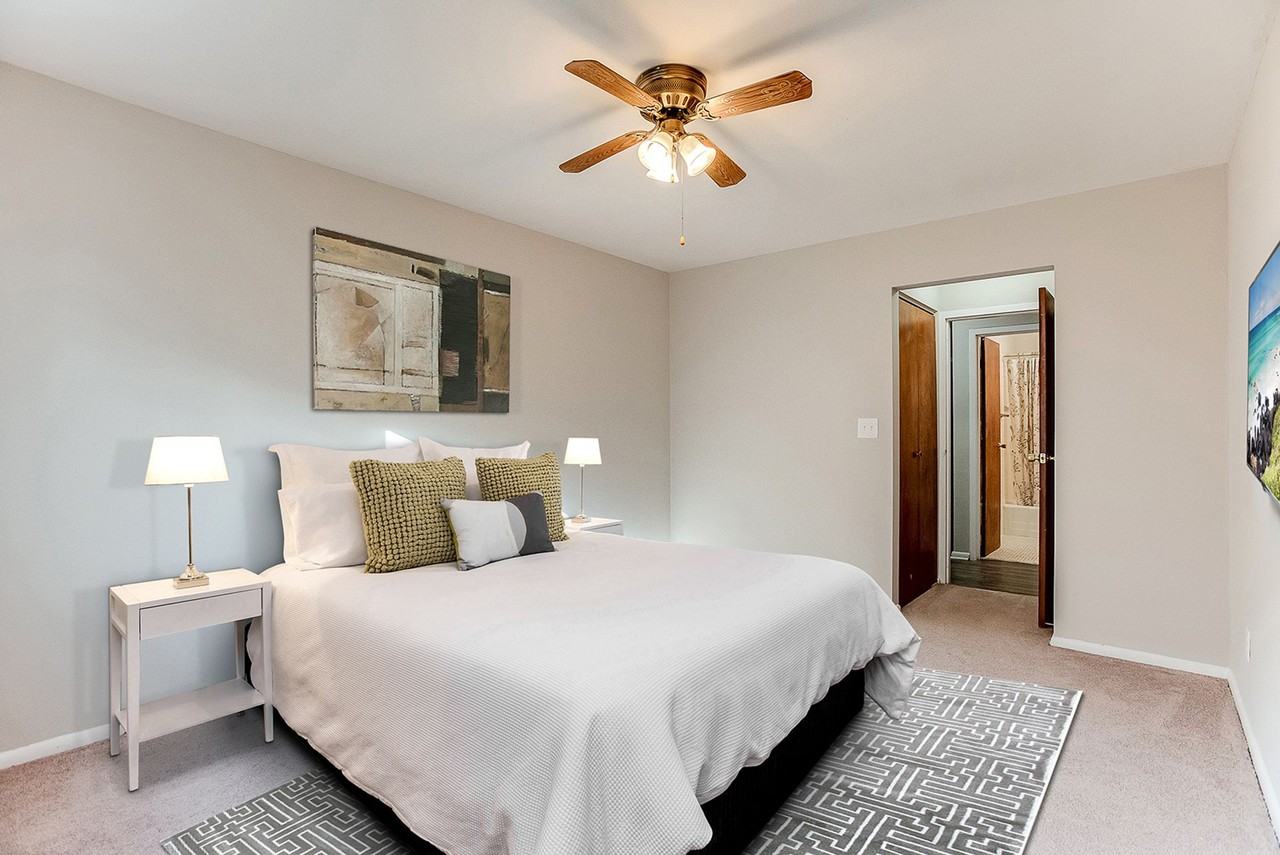 2421 Pillsbury Apartments - Photo 5 of 28