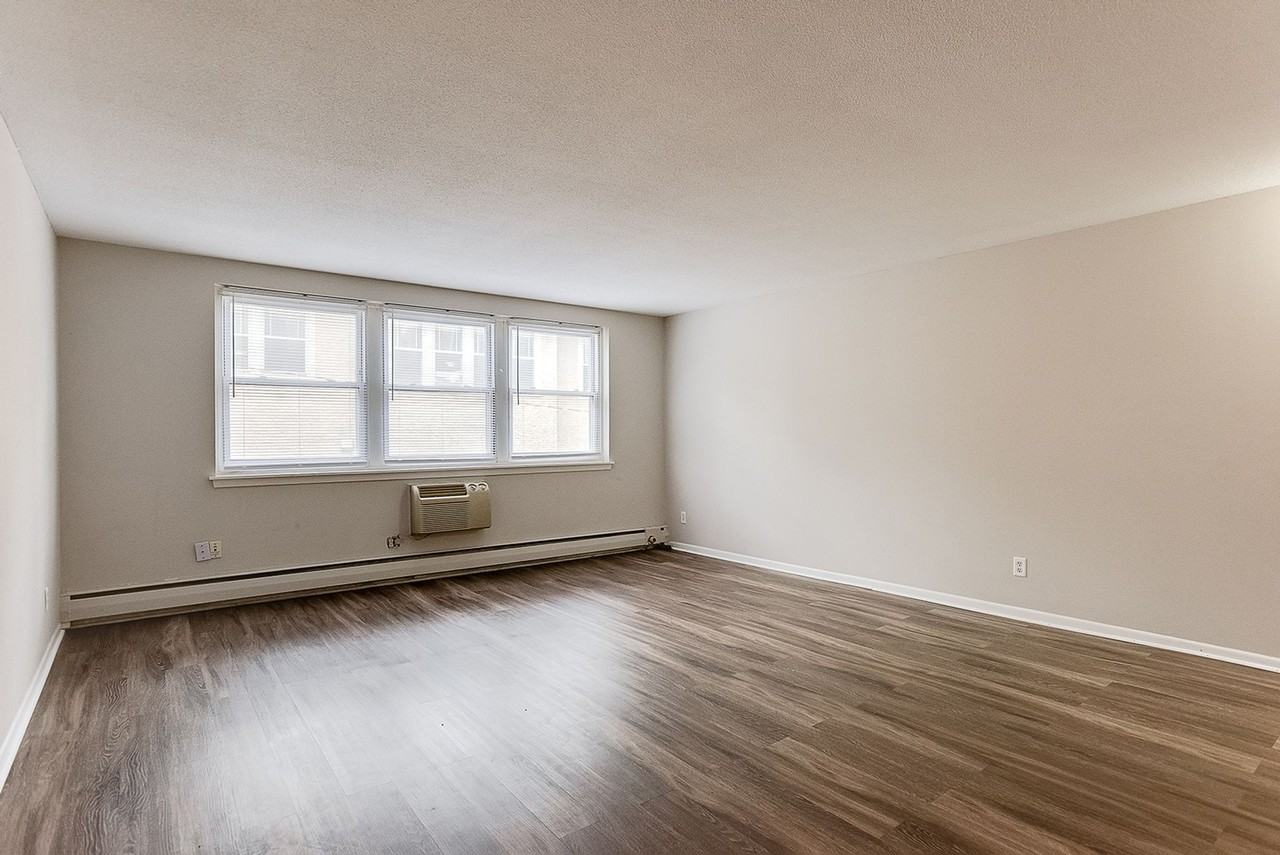 Eat Street Apartments - Photo 5 of 26