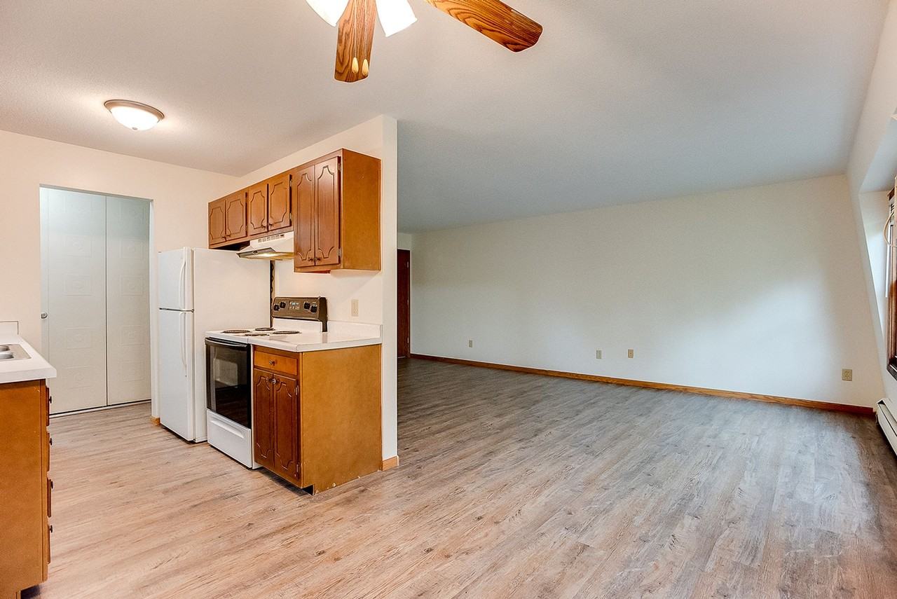 Cambridge Court Apartments - Photo 7 of 16