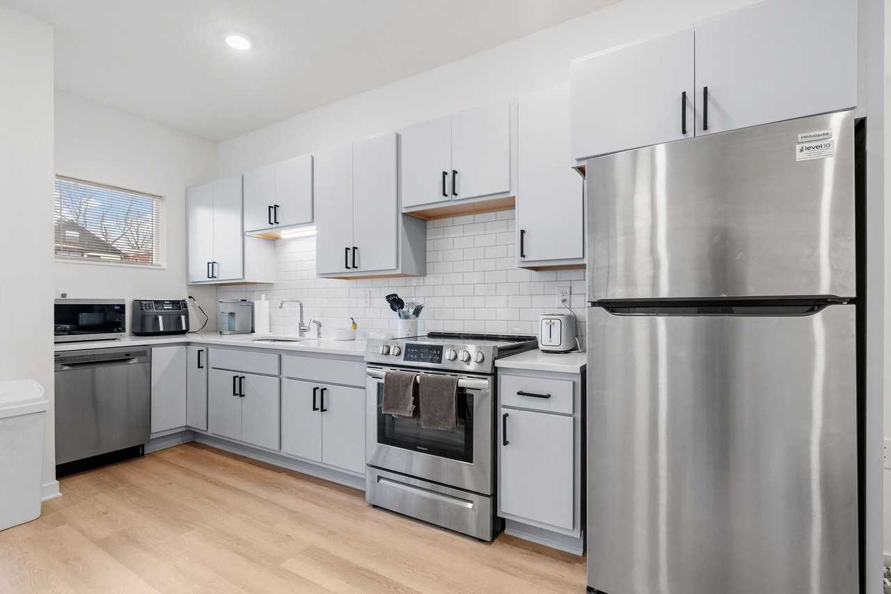 The Quinn | Modern Apartments on Historic Grand Ave - Photo 7 of 50