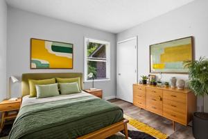 featured image of Warrenton Village Dr