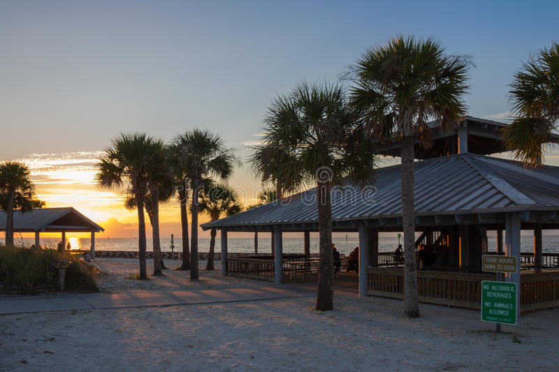 6423 Harbor Dr - Photo 4 of 19