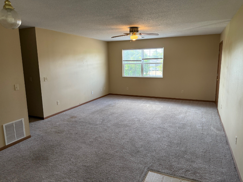 801 Brittany Ct - Photo 2 of 11