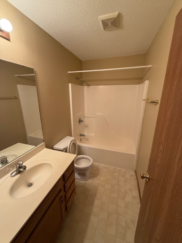 801 Brittany Ct - Photo 4 of 11